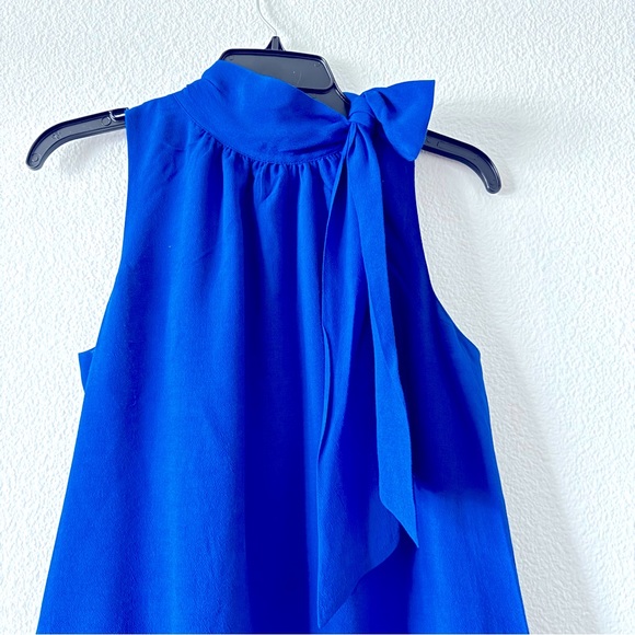 New collection is Ann Taylor blue dress with a band around the neck 😍 - Picture 4 of 7
